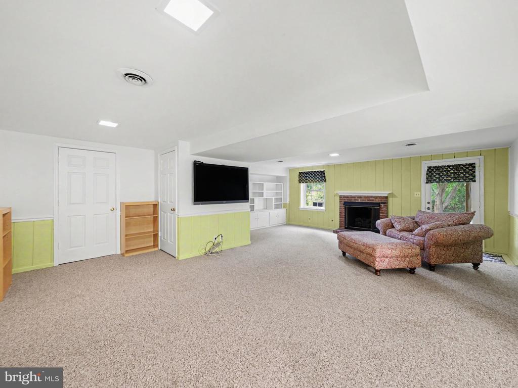 313 LAUREL AVENUE
