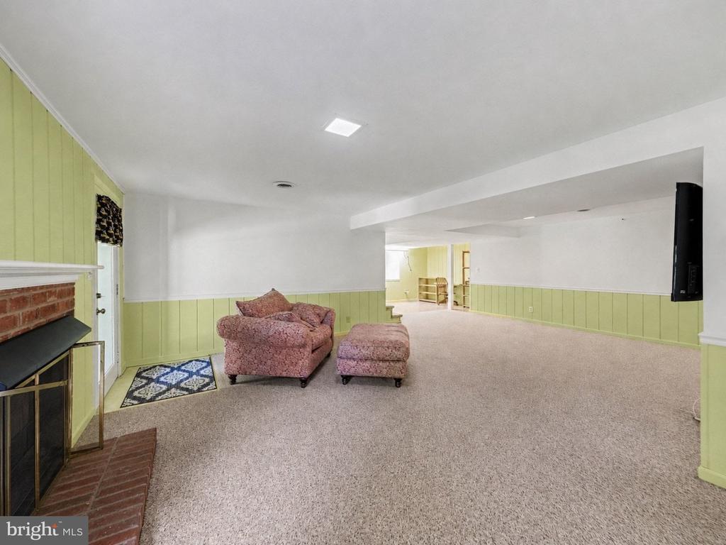 313 LAUREL AVENUE