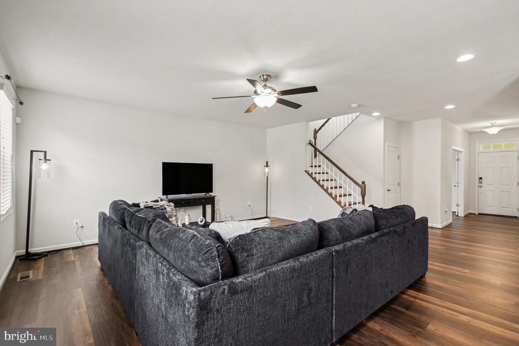 9510 HILLCREST DRIVE
