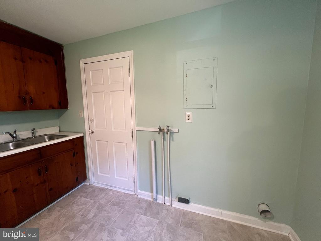 3520 LOREN DRIVE
