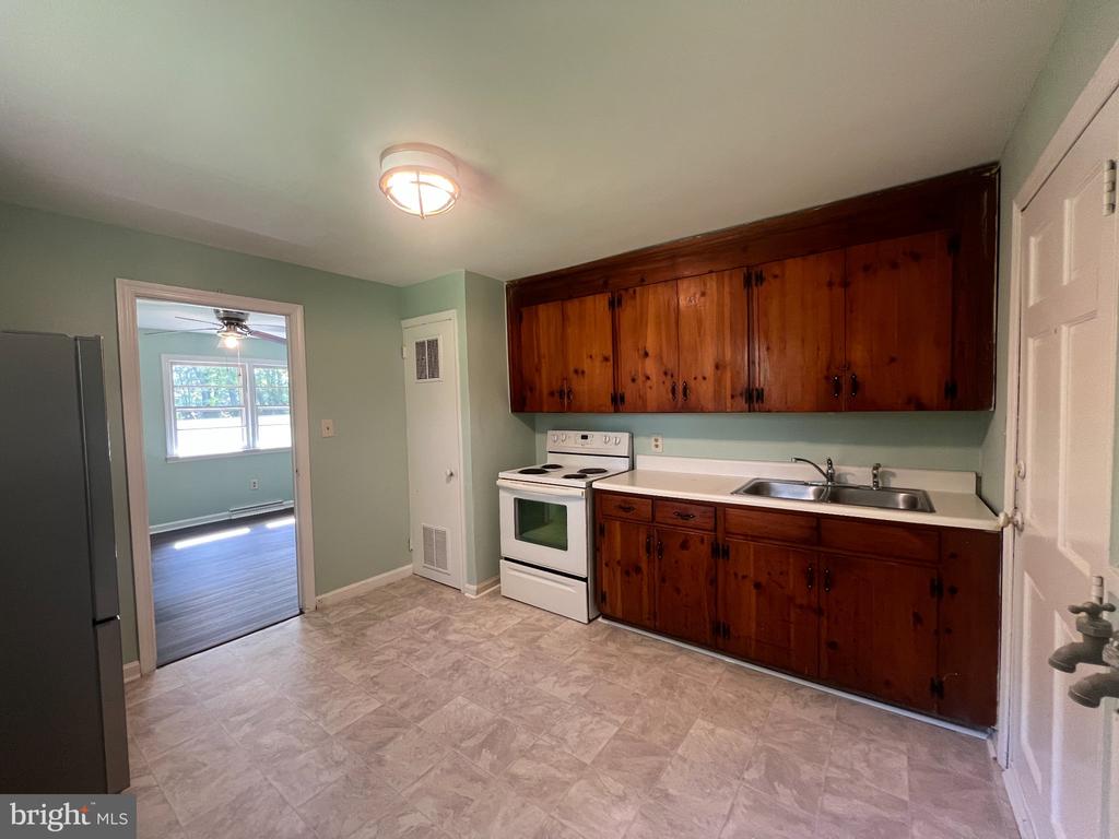3520 LOREN DRIVE