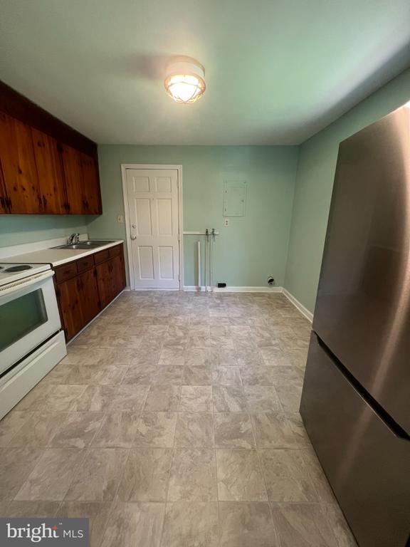 3520 LOREN DRIVE