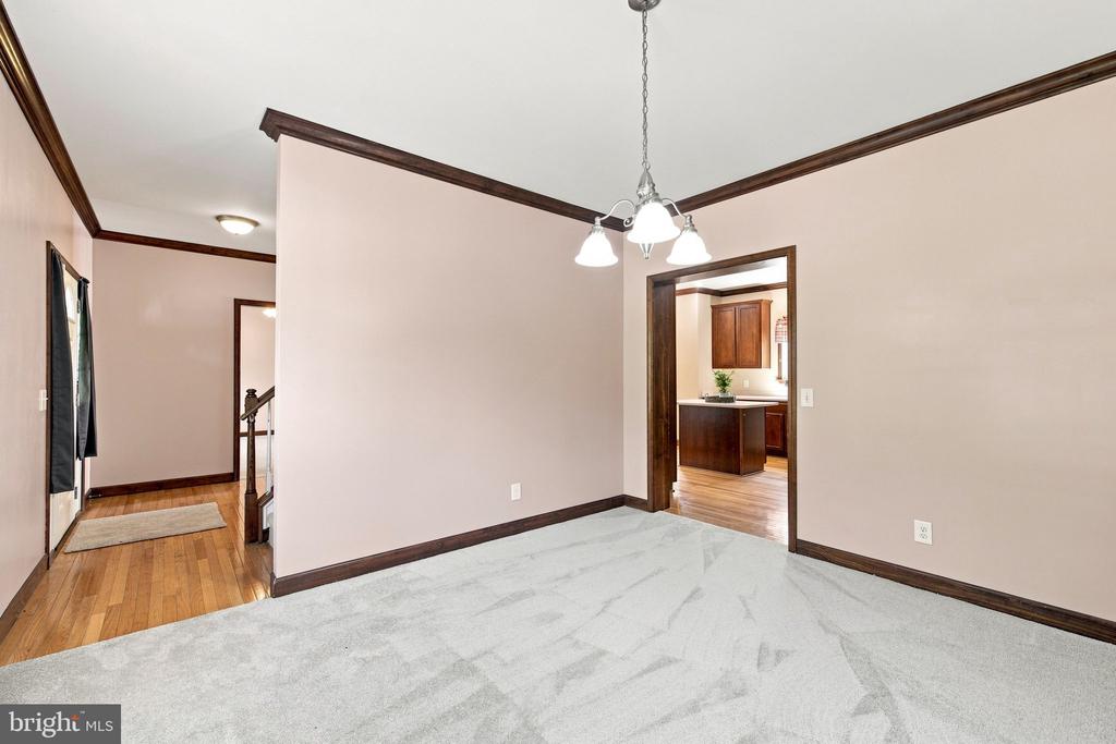 8020 ROBERT E LEE DRIVE