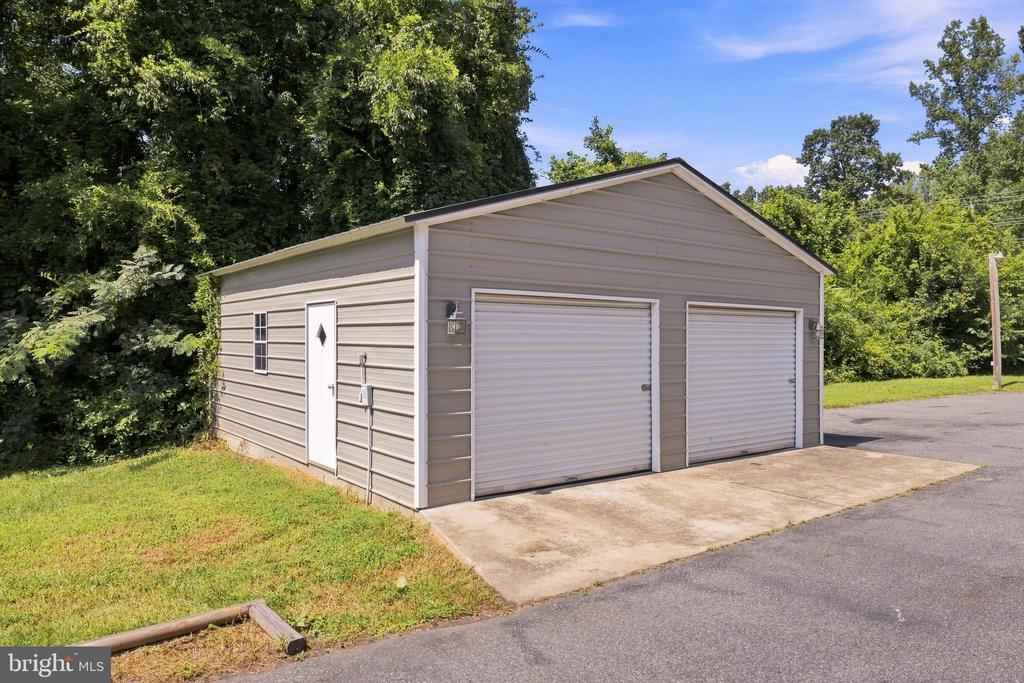 8020 ROBERT E LEE DRIVE