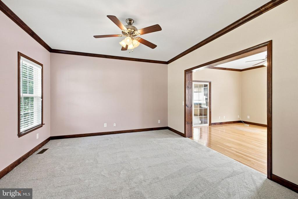 8020 ROBERT E LEE DRIVE