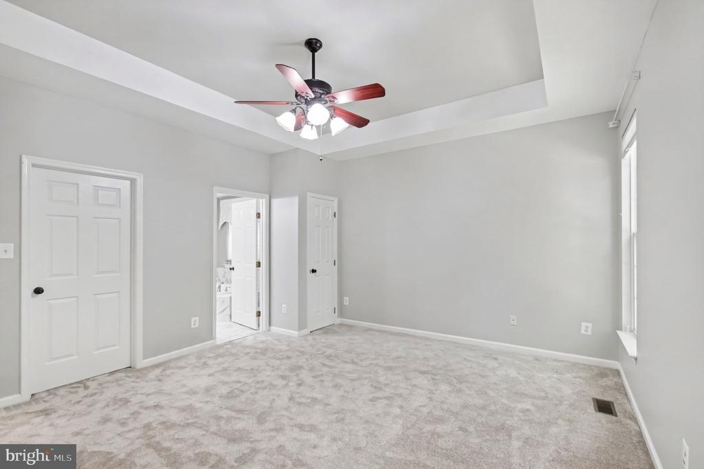 3915 CARLYLE COURT