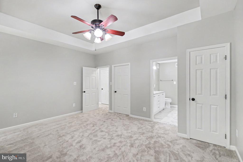 3915 CARLYLE COURT