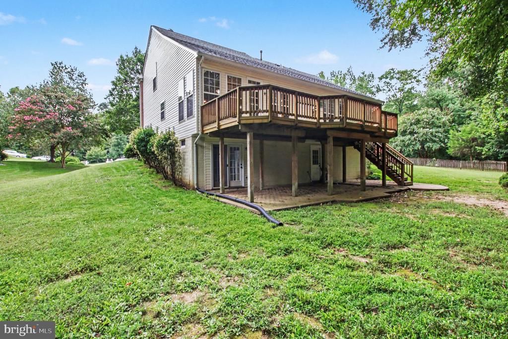 3915 CARLYLE COURT