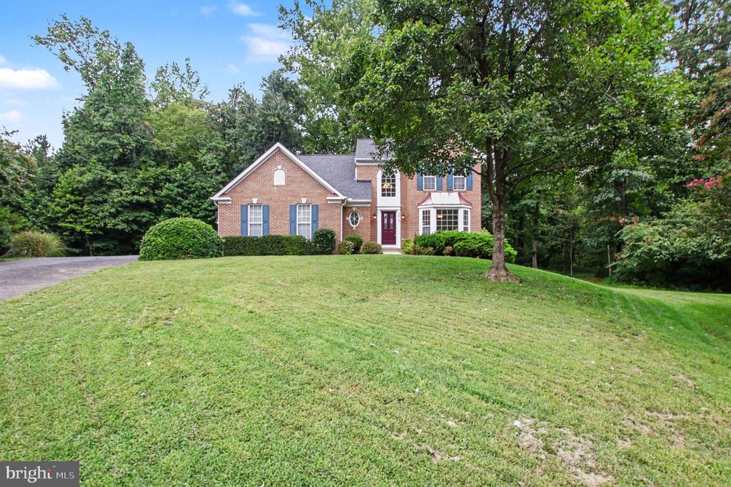 3915 CARLYLE COURT