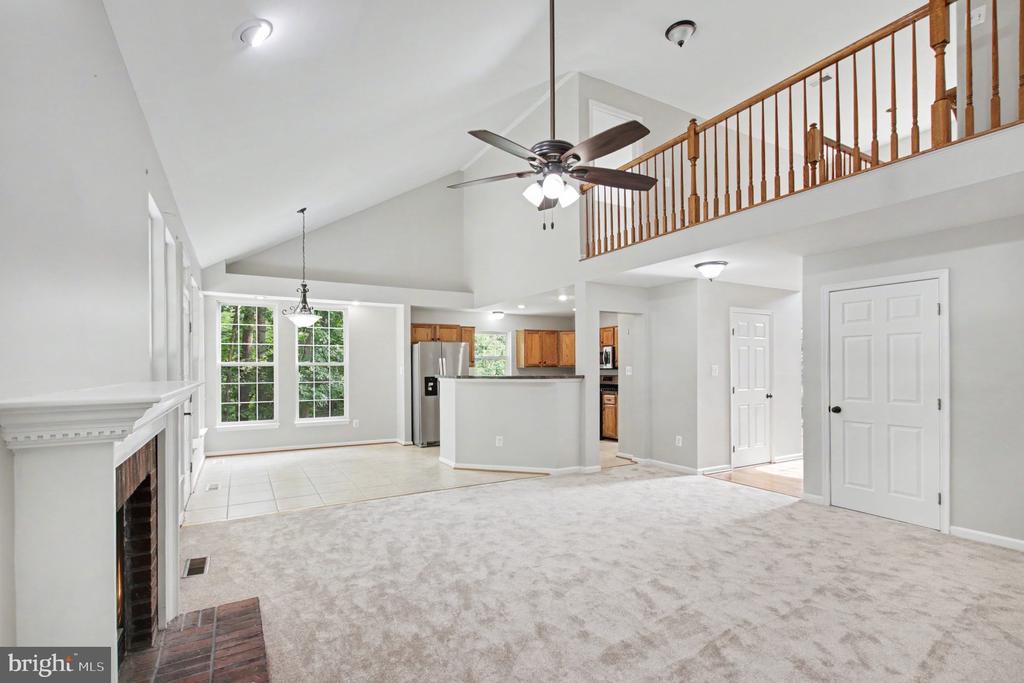 3915 CARLYLE COURT