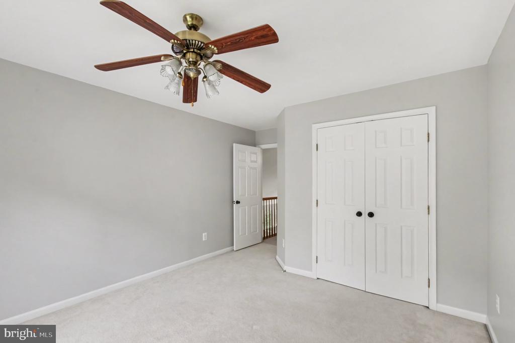 3915 CARLYLE COURT