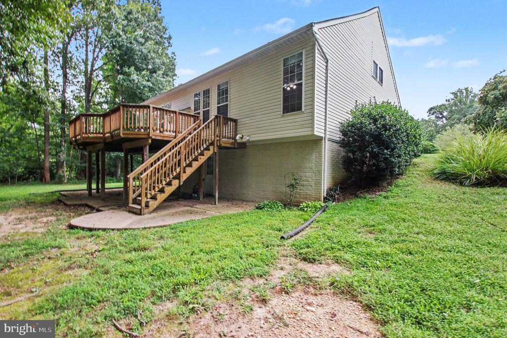 3915 CARLYLE COURT