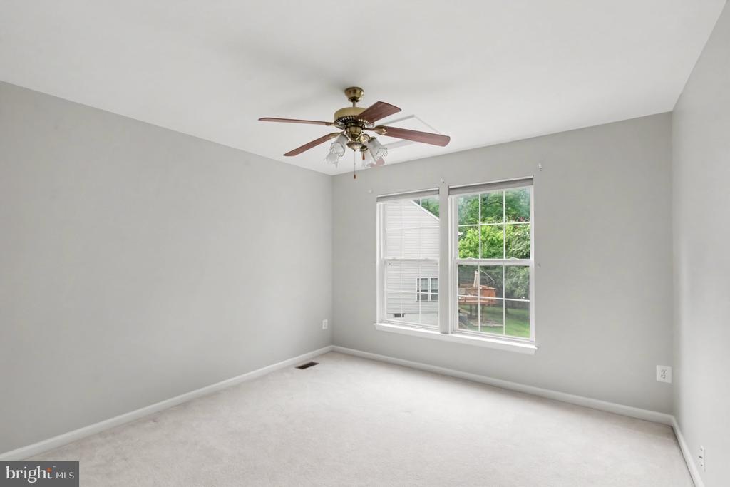 3915 CARLYLE COURT