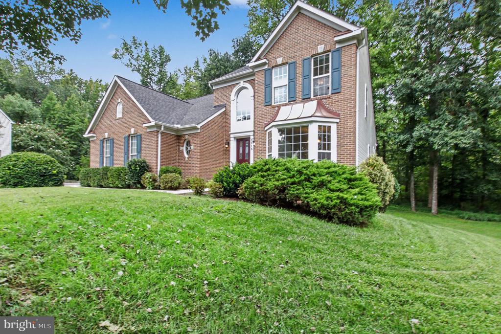 3915 CARLYLE COURT