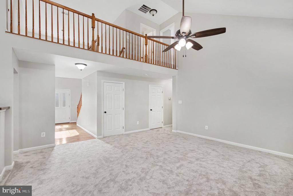 3915 CARLYLE COURT