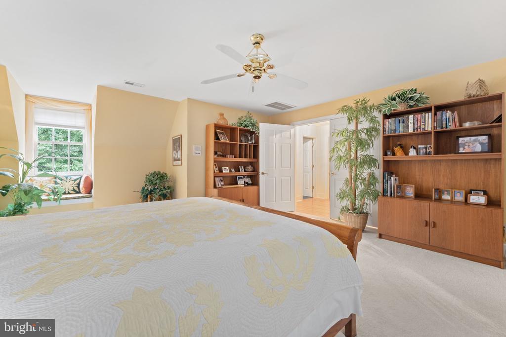 10037 ALTAMONT CIRCLE