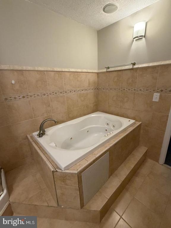 10310 MEADOWVIEW DRIVE