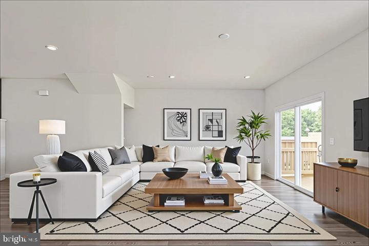 8804 SELBY COURT