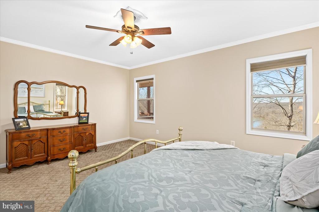 19 OLD BANKS DRIVE