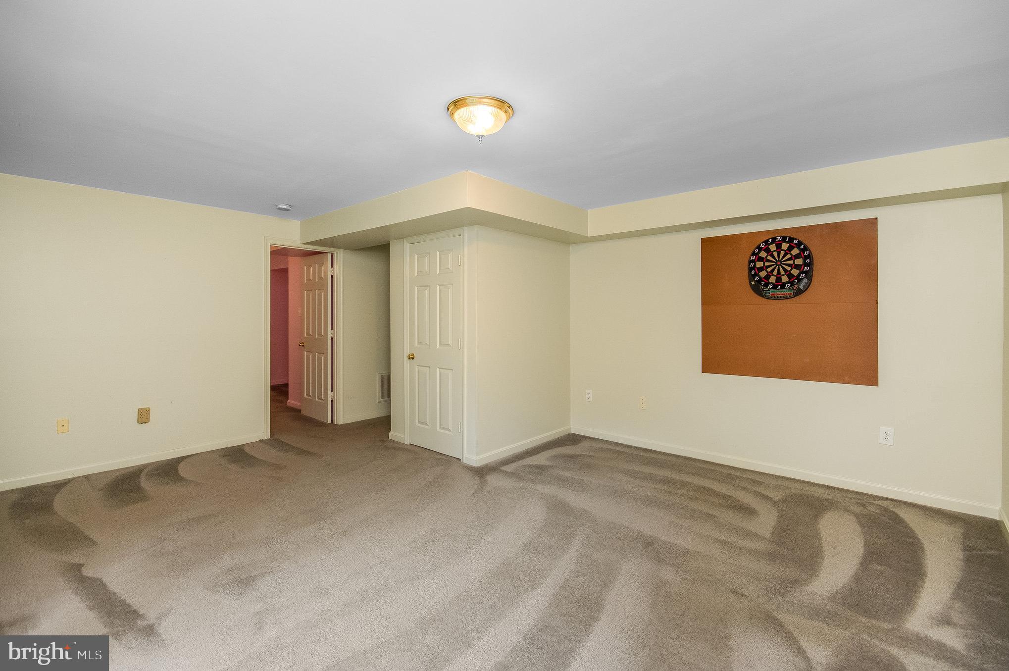 8 WHITESTONE DRIVE