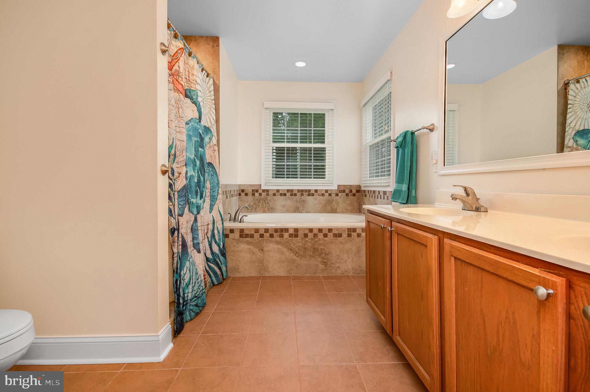 8 WHITESTONE DRIVE