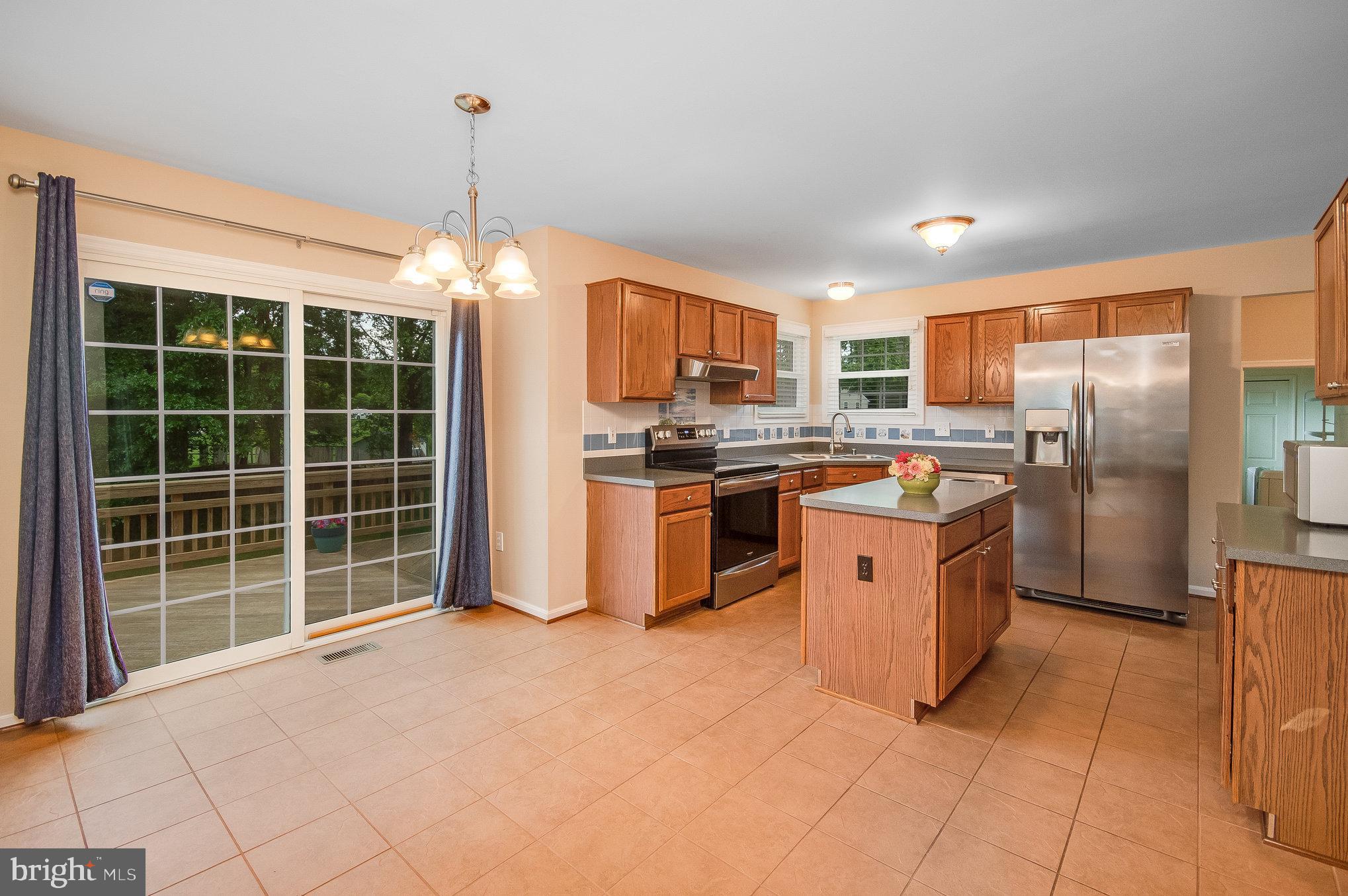 8 WHITESTONE DRIVE