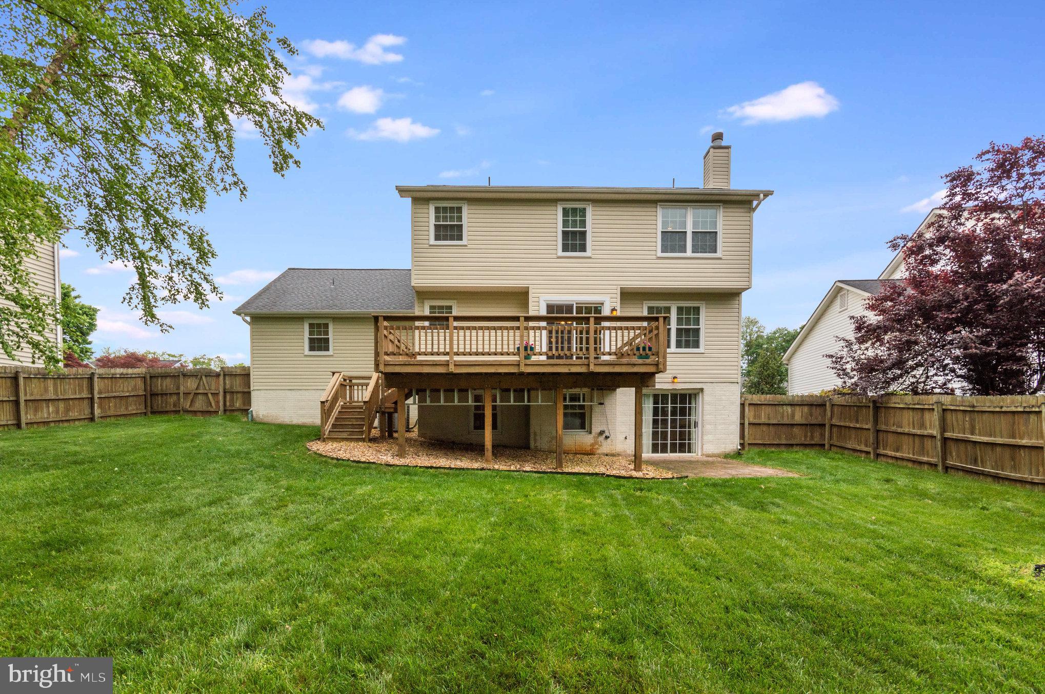 8 WHITESTONE DRIVE