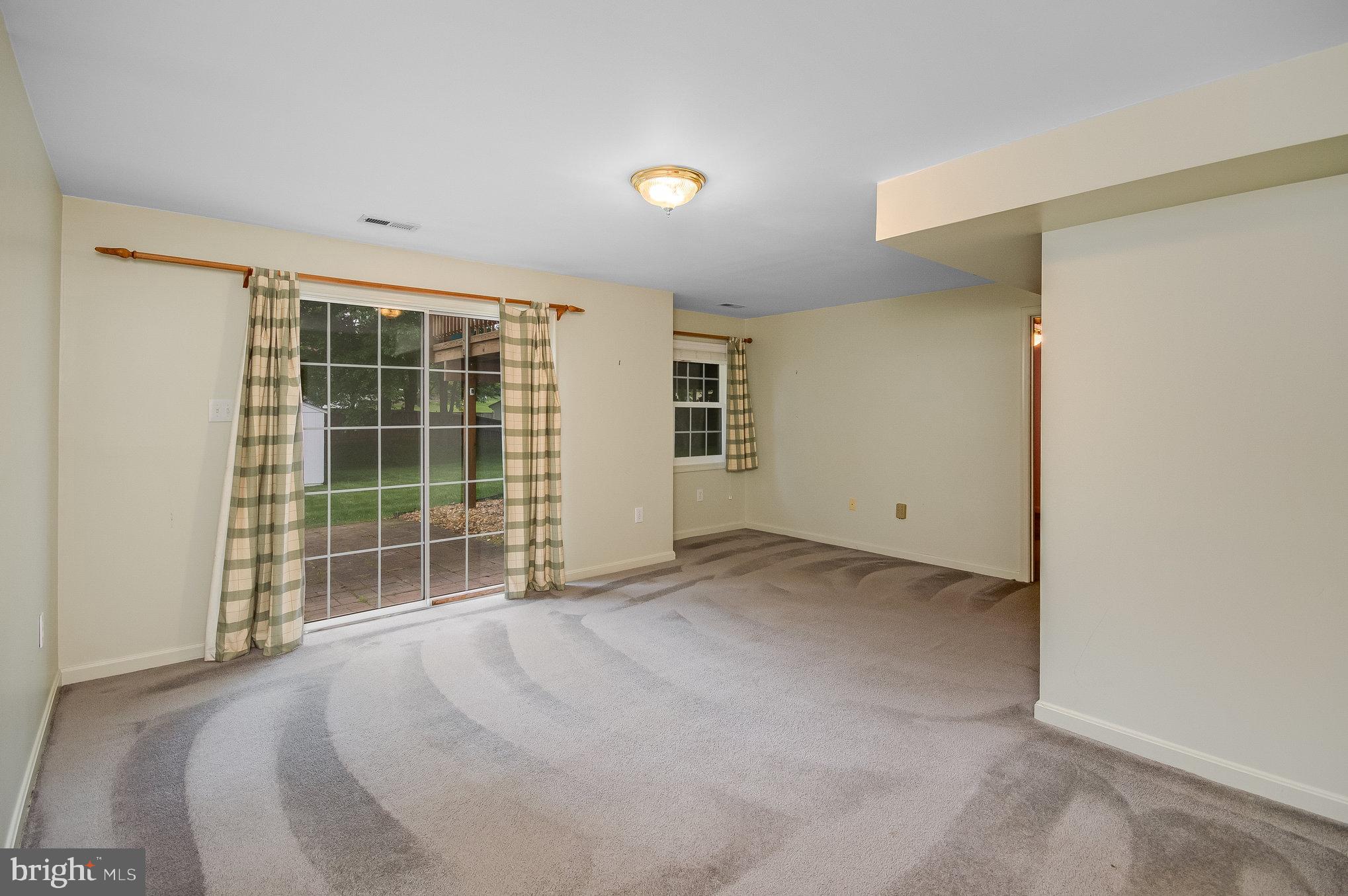 8 WHITESTONE DRIVE