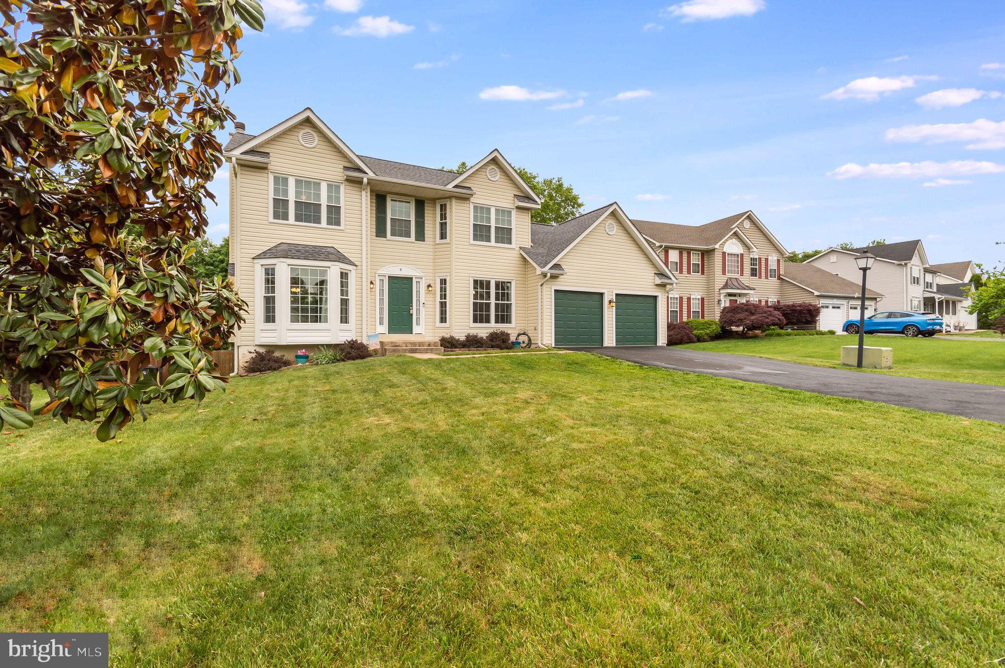 8 WHITESTONE DRIVE