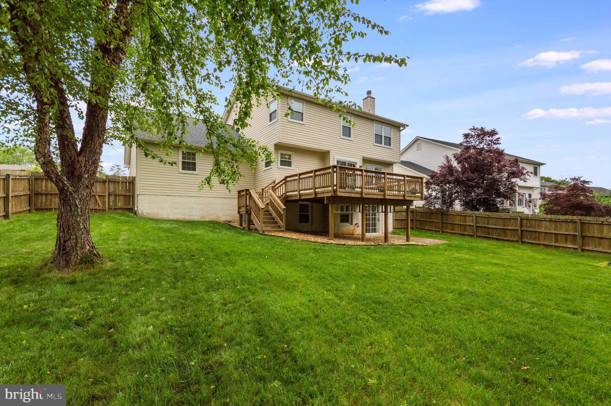 8 WHITESTONE DRIVE