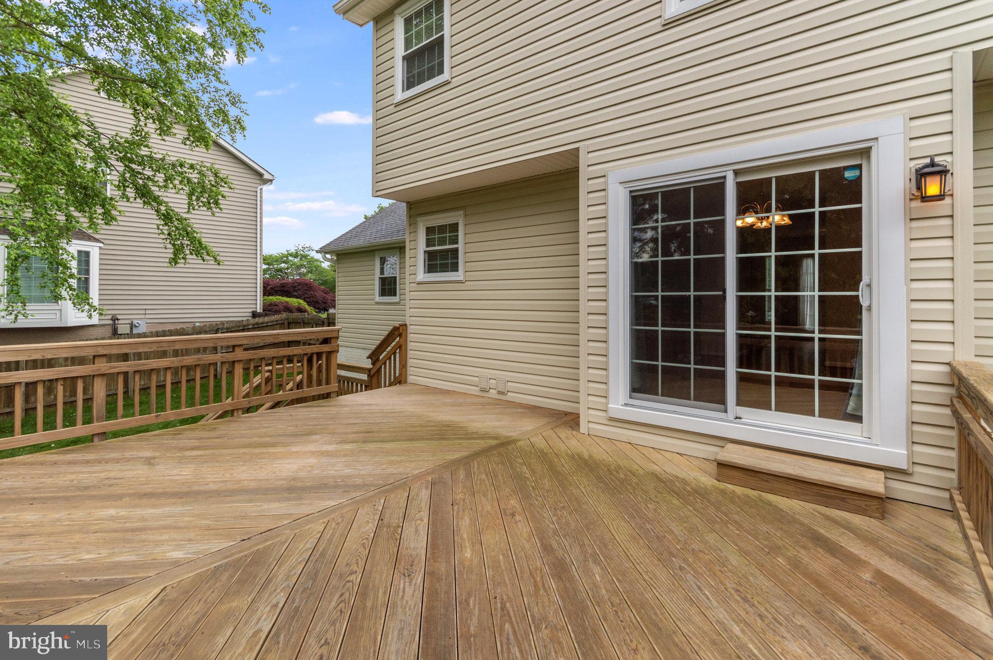 8 WHITESTONE DRIVE