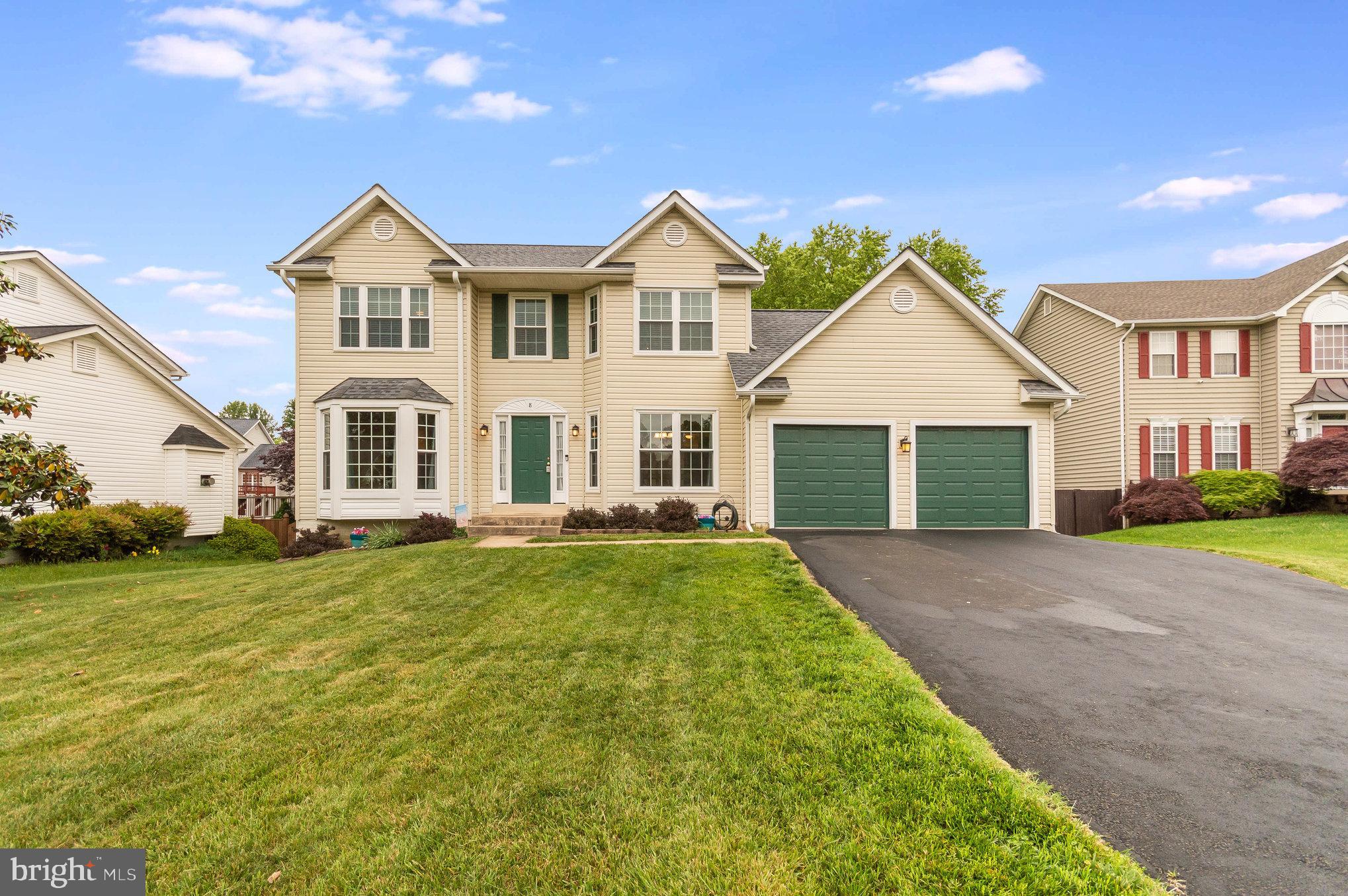 8 WHITESTONE DRIVE