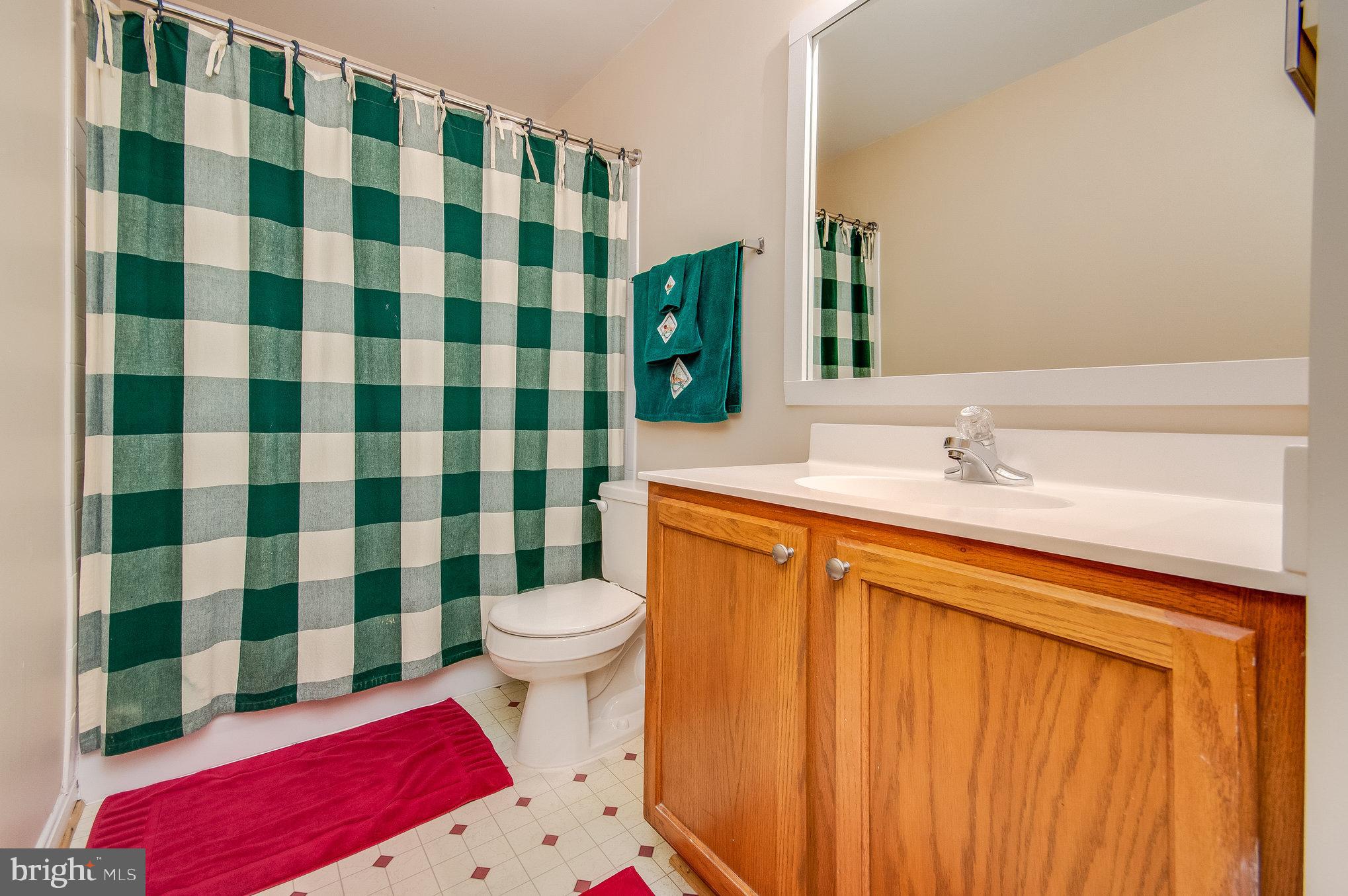 8 WHITESTONE DRIVE