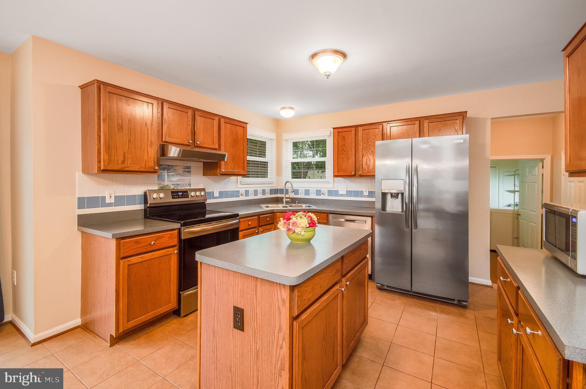 8 WHITESTONE DRIVE