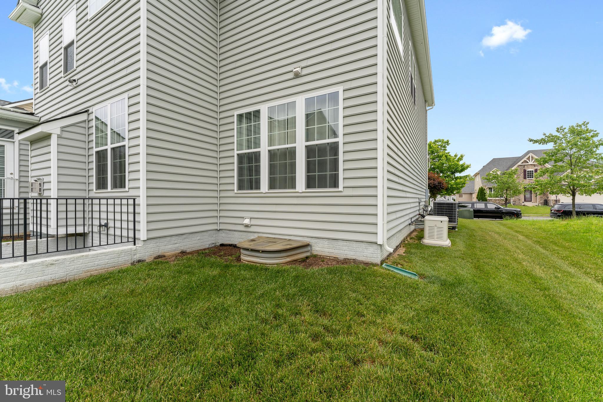 8 BROOMFIELD DRIVE