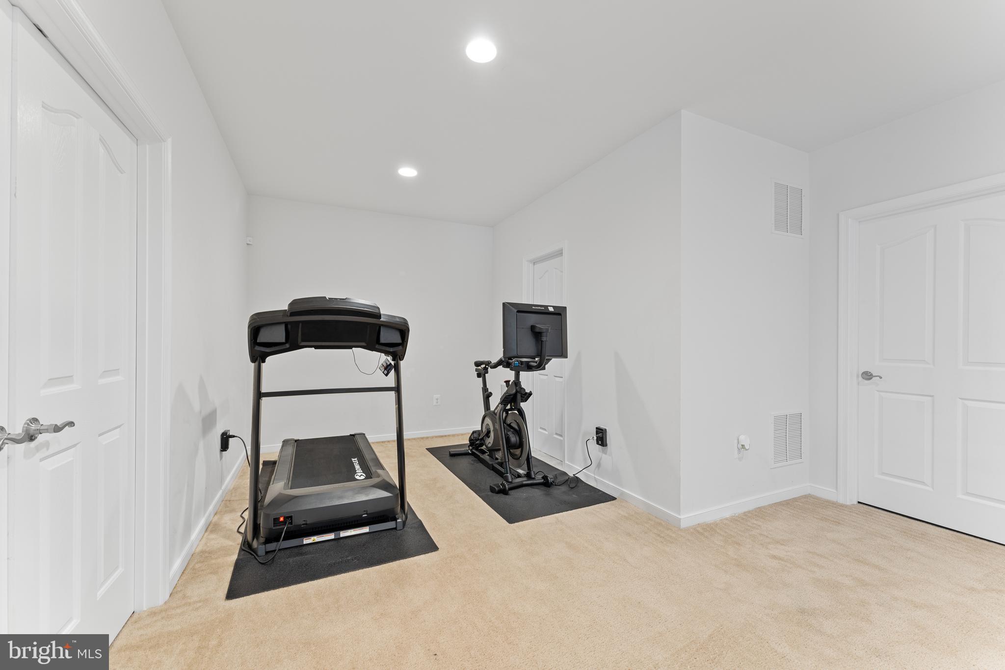 8 BROOMFIELD DRIVE