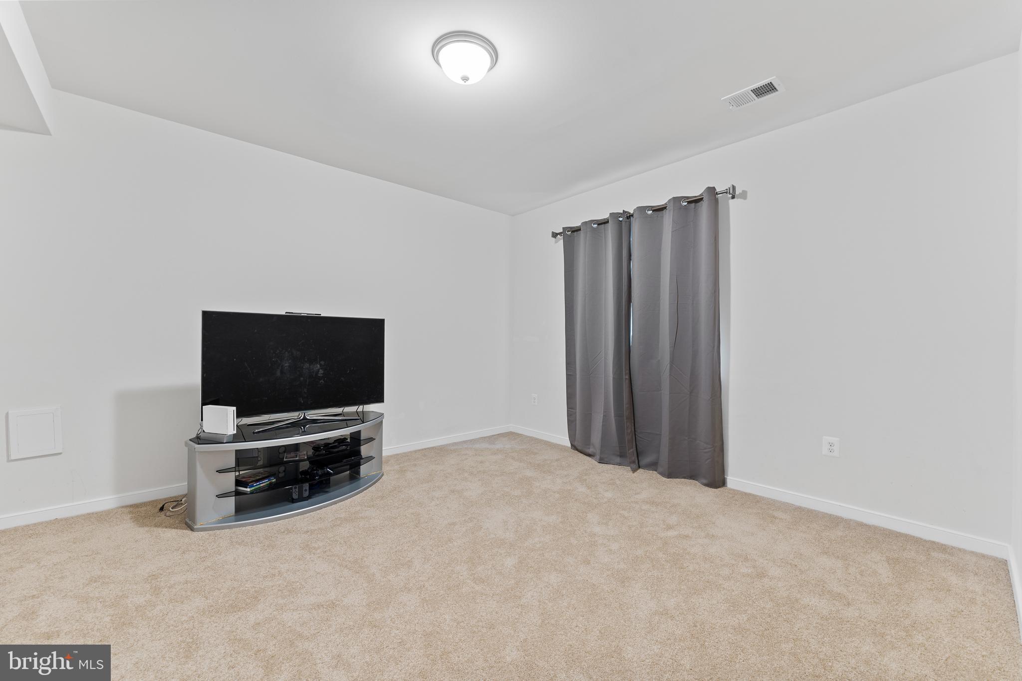 8 BROOMFIELD DRIVE