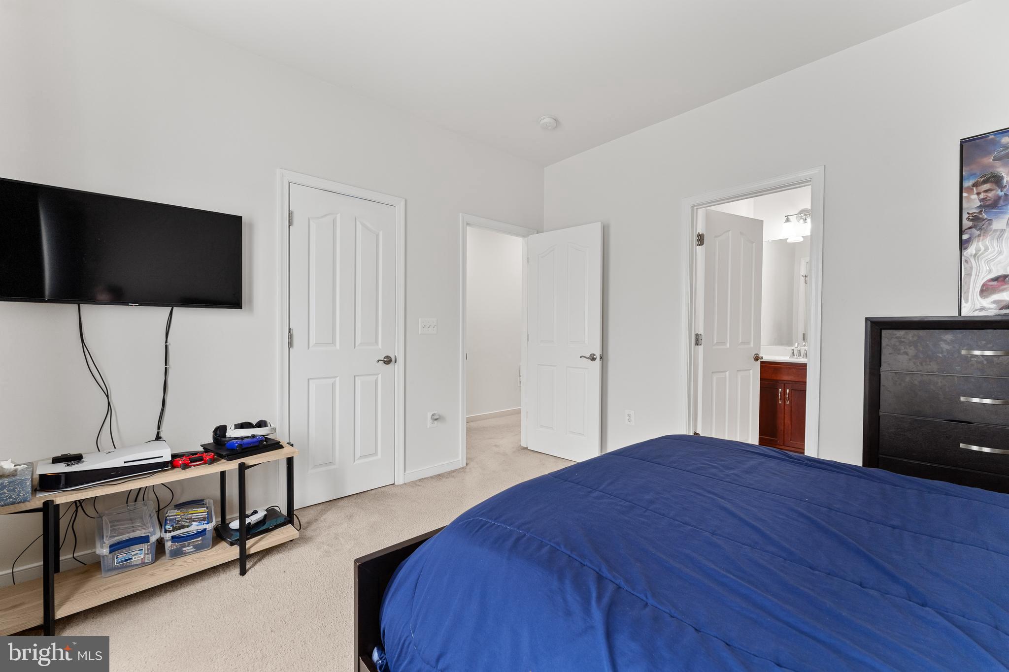 8 BROOMFIELD DRIVE