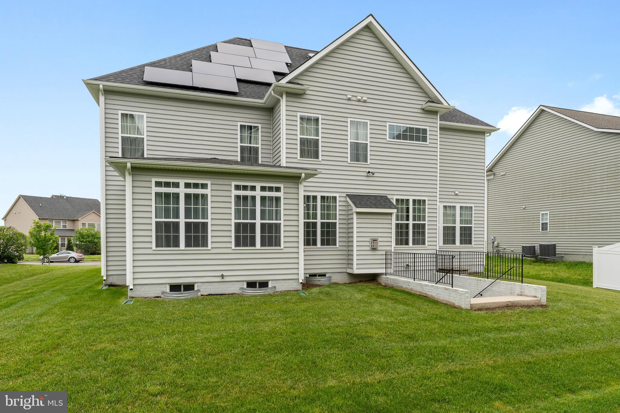 8 BROOMFIELD DRIVE