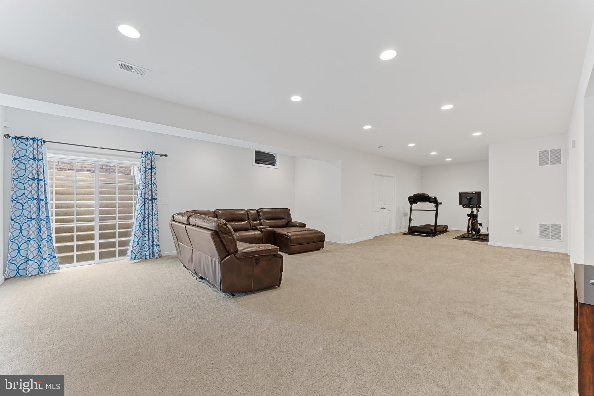 8 BROOMFIELD DRIVE