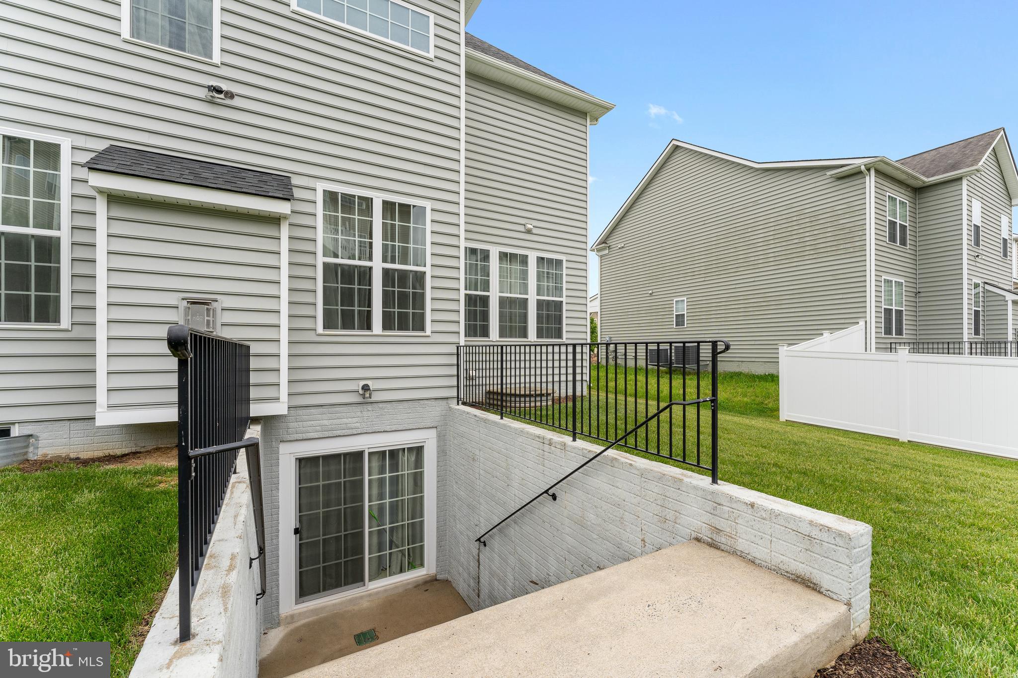 8 BROOMFIELD DRIVE