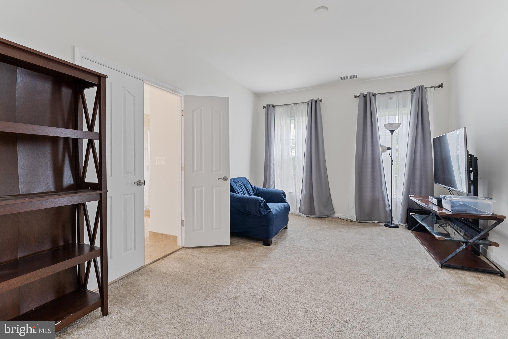8 BROOMFIELD DRIVE