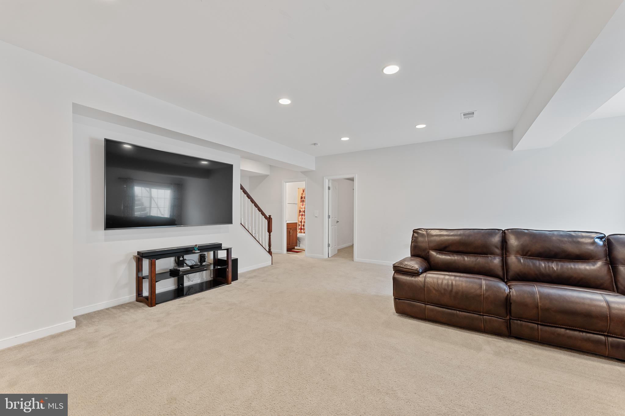 8 BROOMFIELD DRIVE