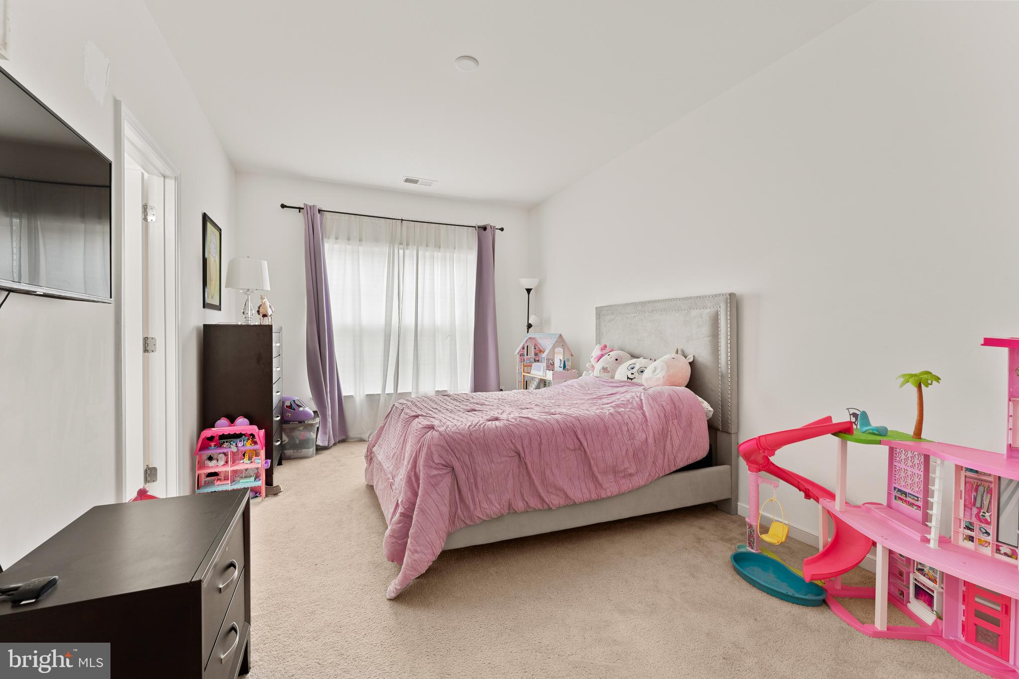 8 BROOMFIELD DRIVE