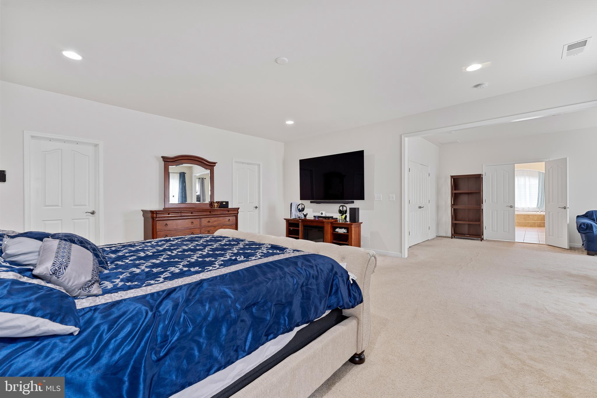 8 BROOMFIELD DRIVE