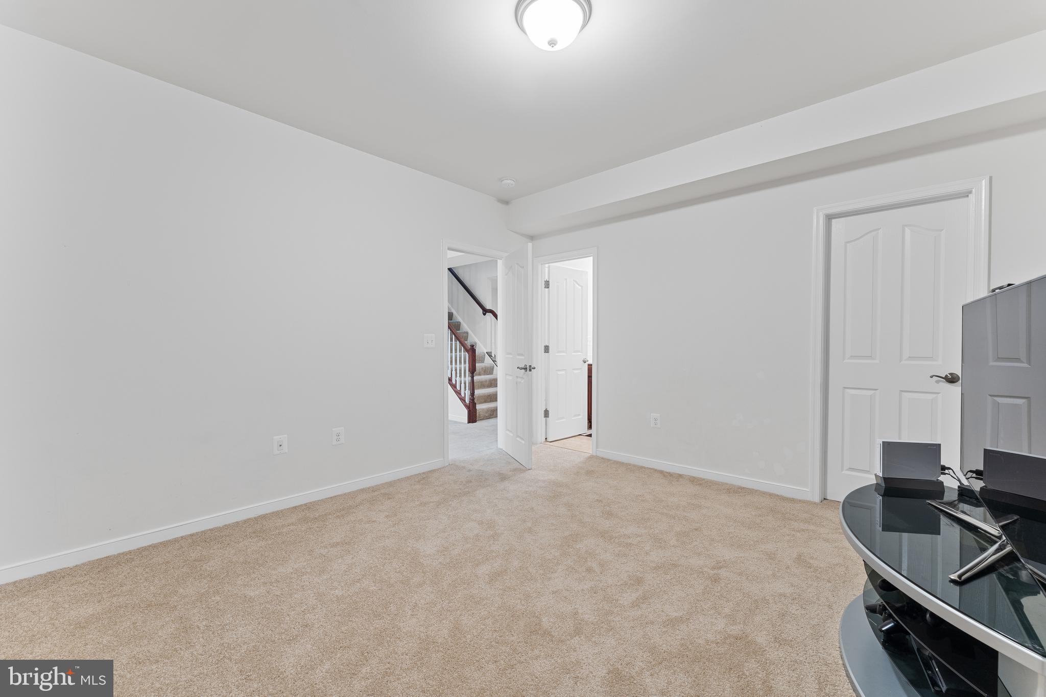 8 BROOMFIELD DRIVE