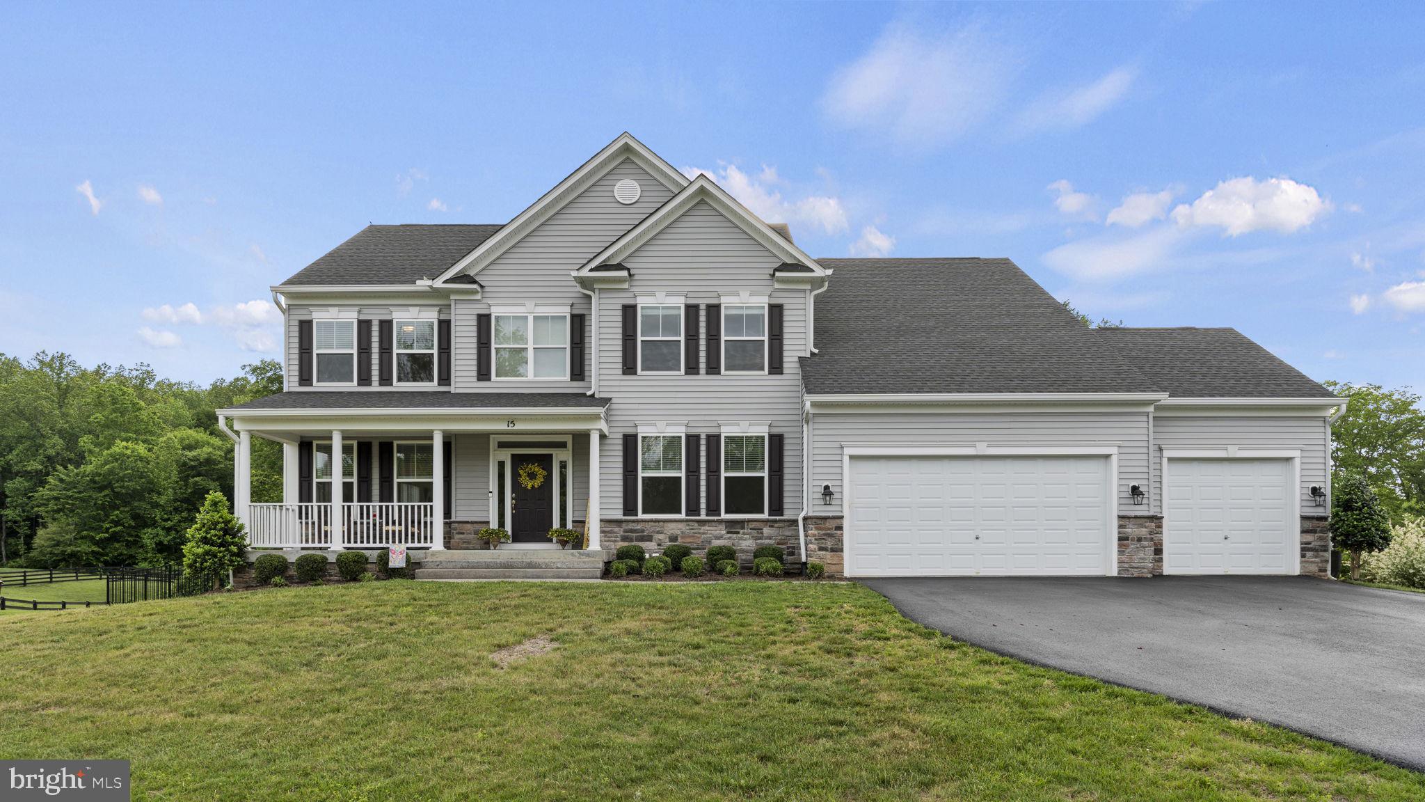 15 CRANES BLUFF COURT