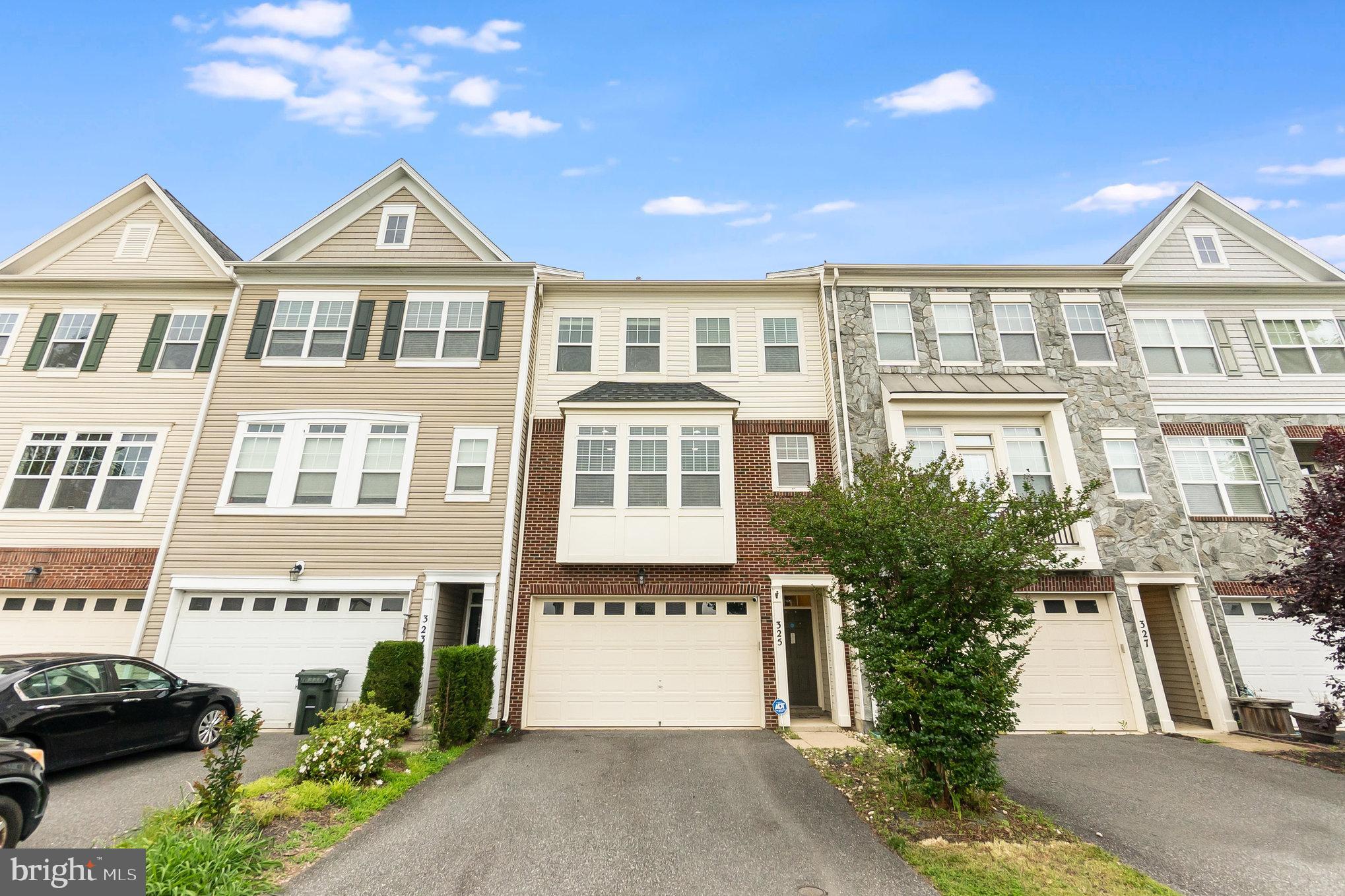 325 WOODSTREAM BOULEVARD