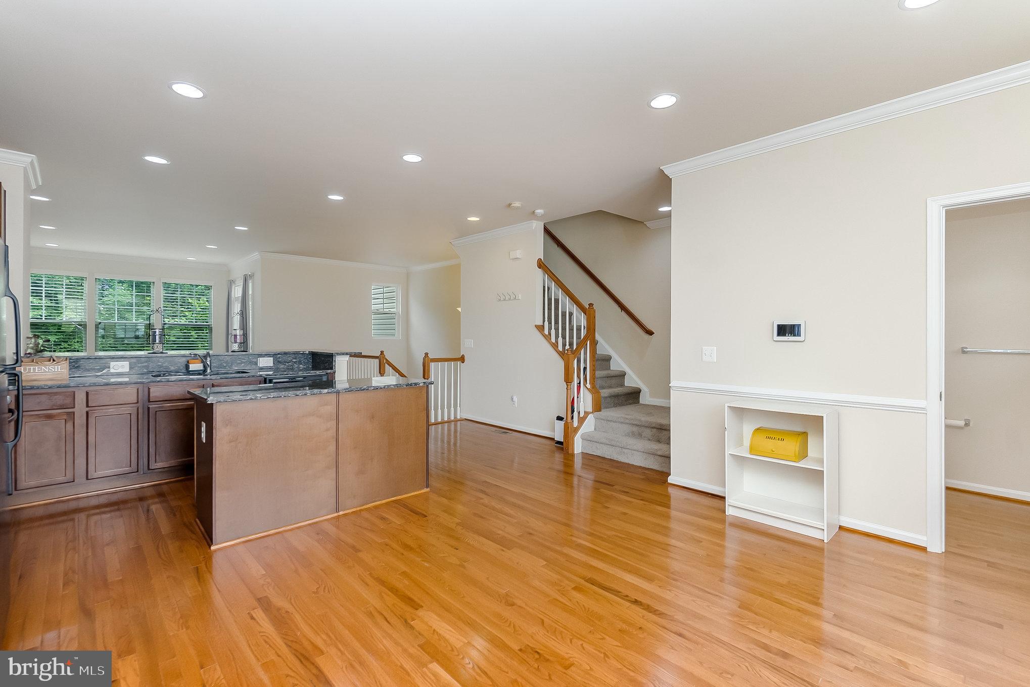 325 WOODSTREAM BOULEVARD