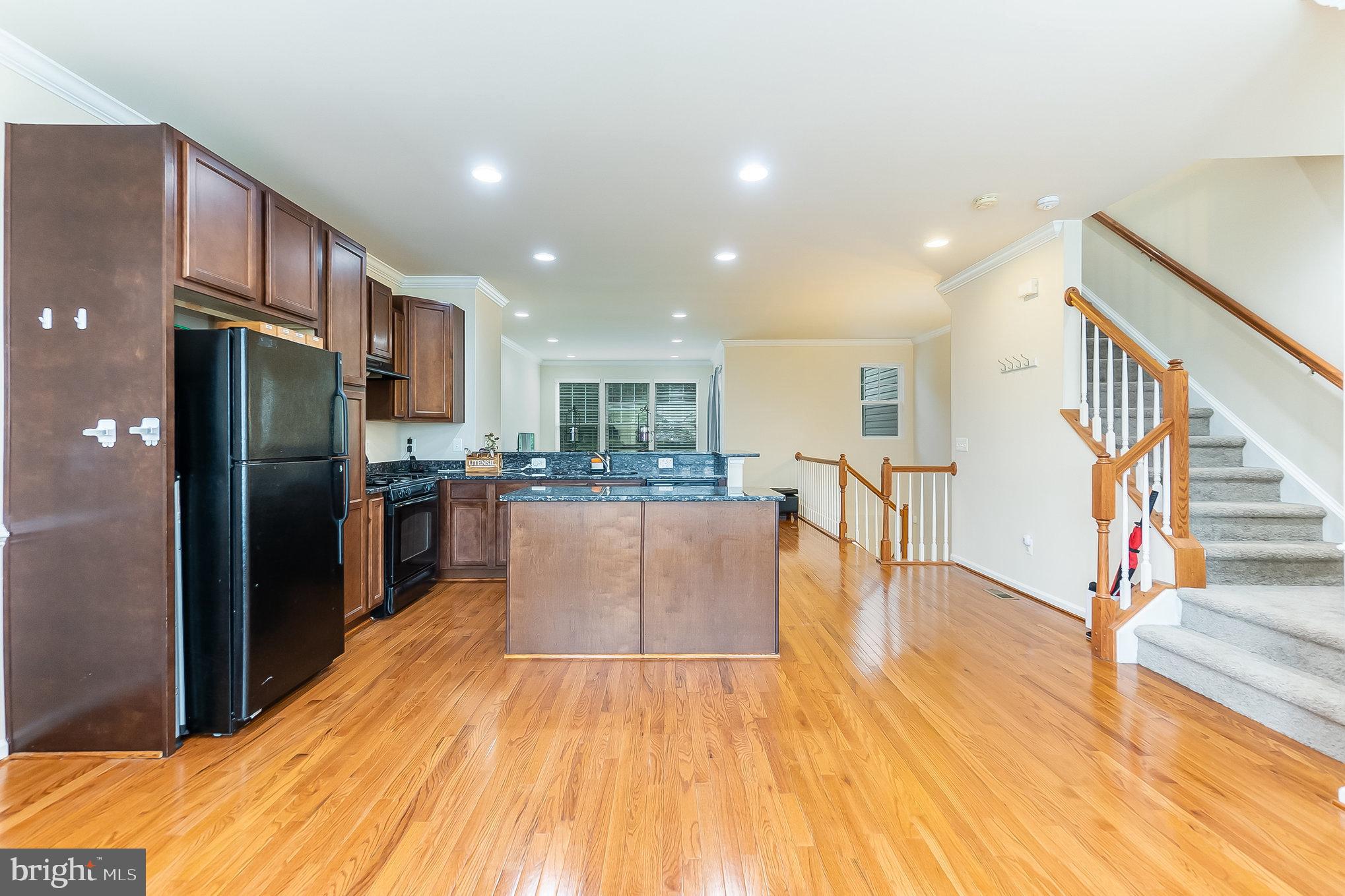 325 WOODSTREAM BOULEVARD